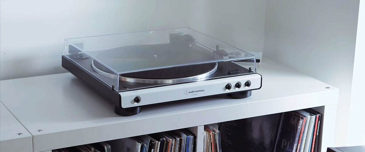 what to look for when choosing a record player under $1,000