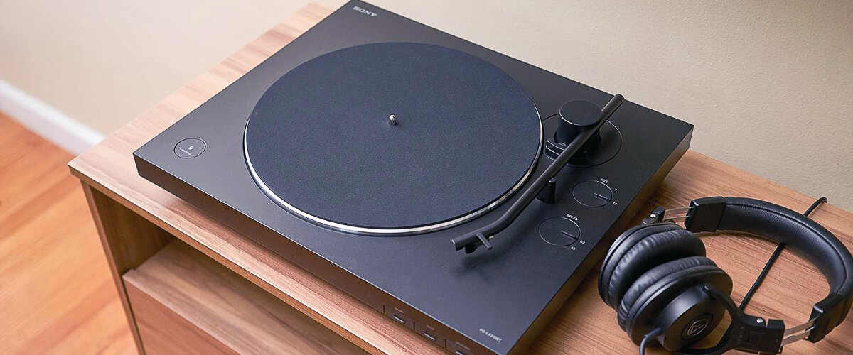 what to look for when choosing vinyl players under $300