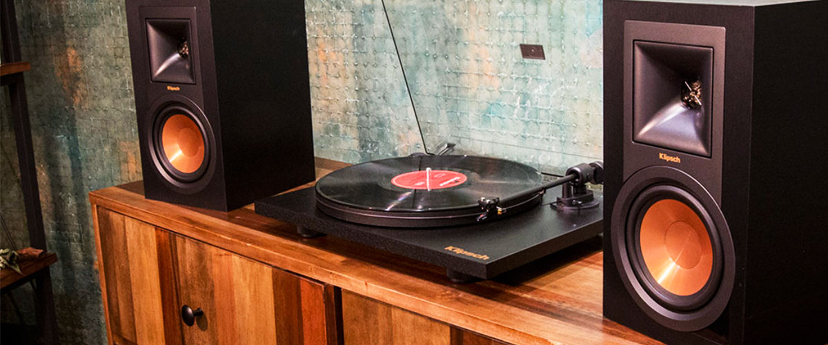 connecting the turntable with a built-in preamp to the soundbar