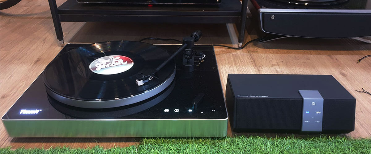 different ways to connect the soundbar to the vinyl record player